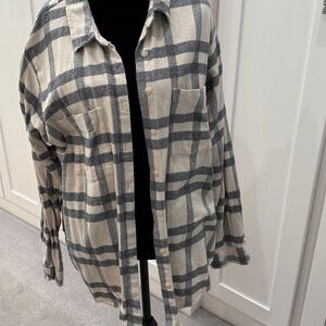 ARULA Gray and Cream Plaid Button Down Shirt